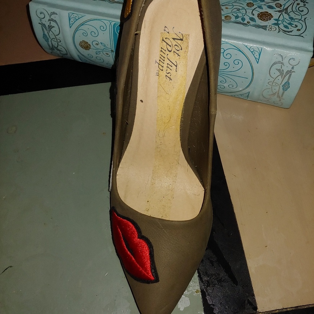 Heels - Picture 2 of 3